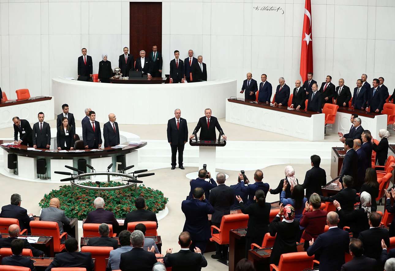Η ομιλία του στο κοινοβούλιο, στην Αγκυρα (REUTERS/Umit Bektas)
