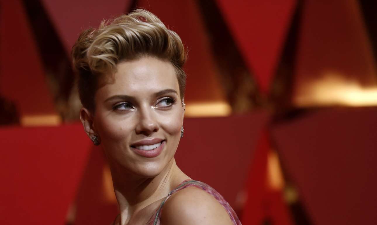 Αποσύρθηκε η Σκάρλετ Γιόχανσον από τον ρόλο του τρανς άνδρα