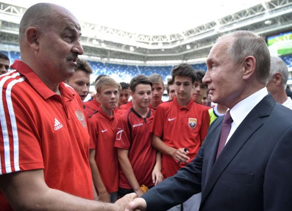 2018-07-20T145038Z_1269018258_RC1F160A3C80_RTRMADP_3_SOCCER-WORLDCUP-PUTIN