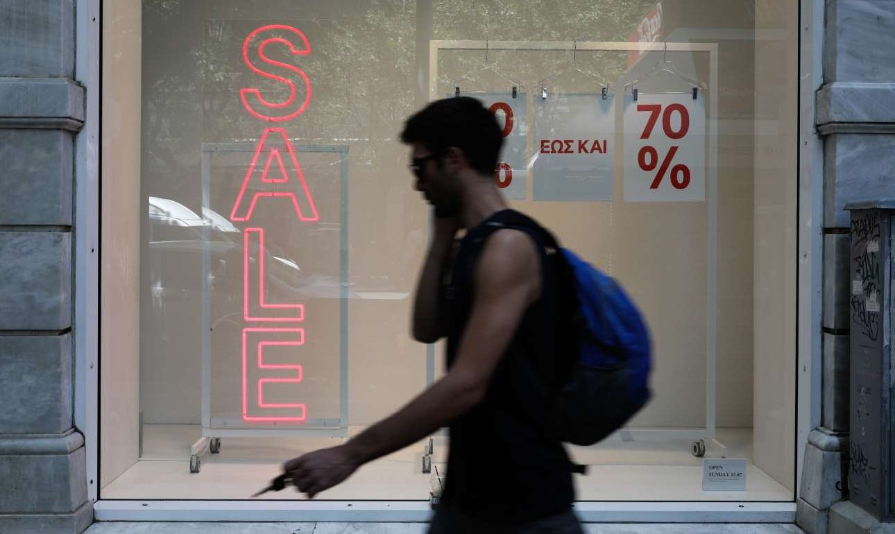 Ανοιχτά την Κυριακή τα καταστήματα για τις θερινές εκπτώσεις