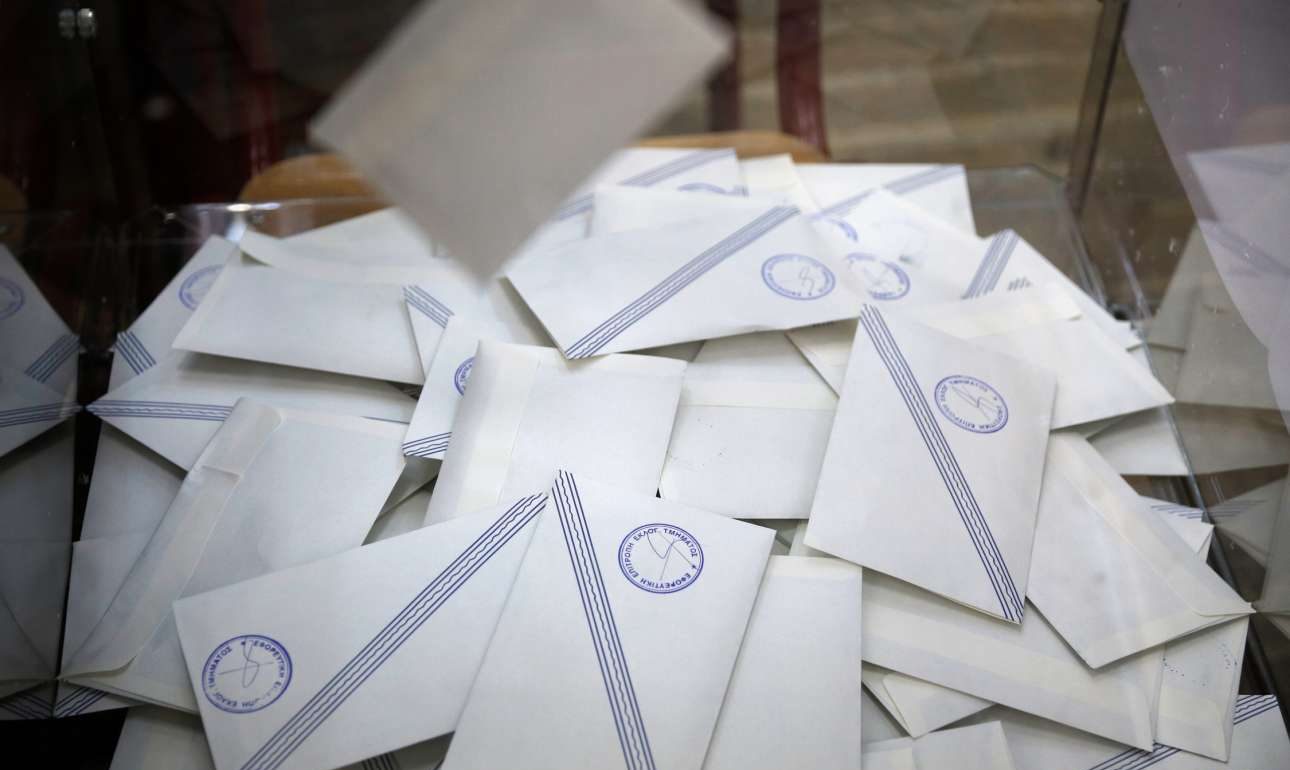 Στημένη από Τσίπρα η τροπολογία των 16 για τριπλές εκλογές;