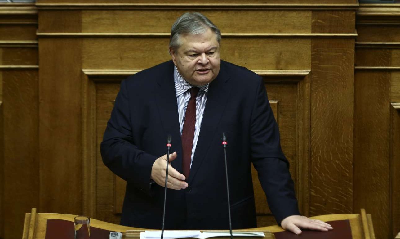 Βενιζέλος: Θεσμικός ευτελισμός τα παιχνίδια με την ημερομηνία των εκλογών