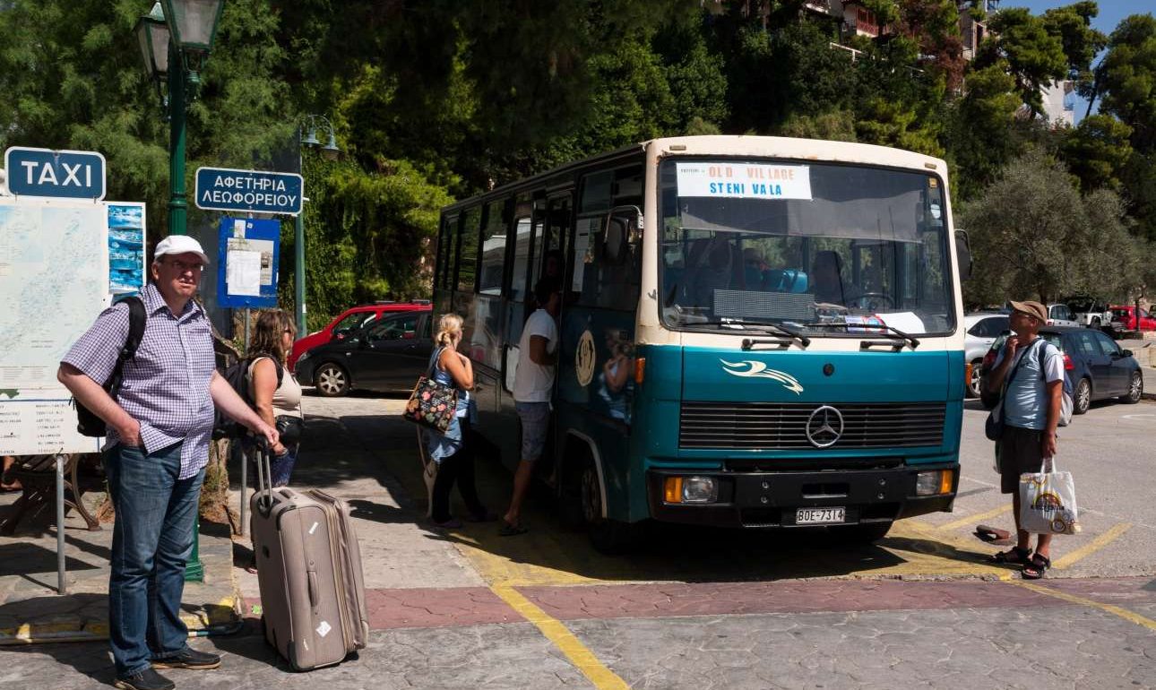 Η Αλόννησος, το ΑΣΕΠ και το ταλαίπωρο λεωφορείο