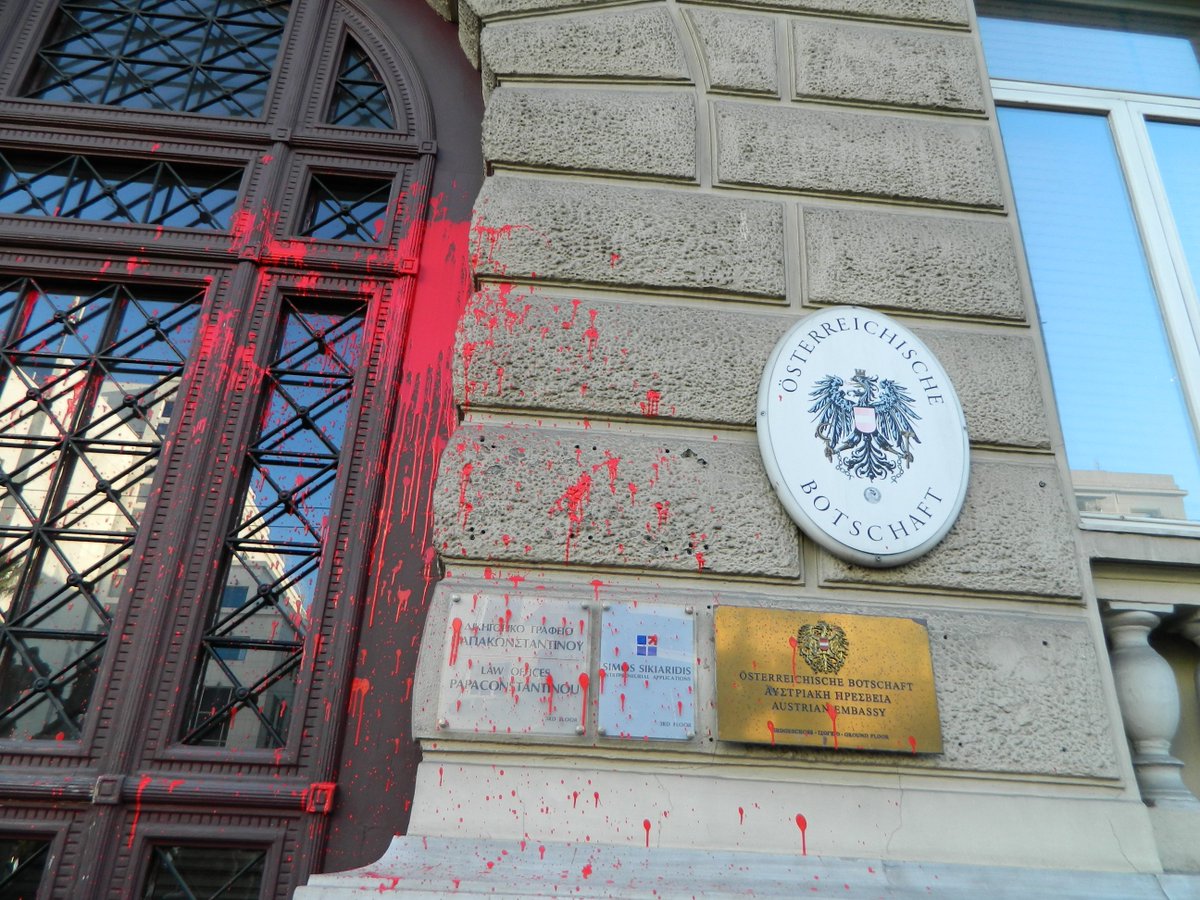 Ο Τόσκας το «γύρισε» στην πρόληψη: Προσαγωγή μελών του Ρουβίκωνα για ύποπτες κινήσεις