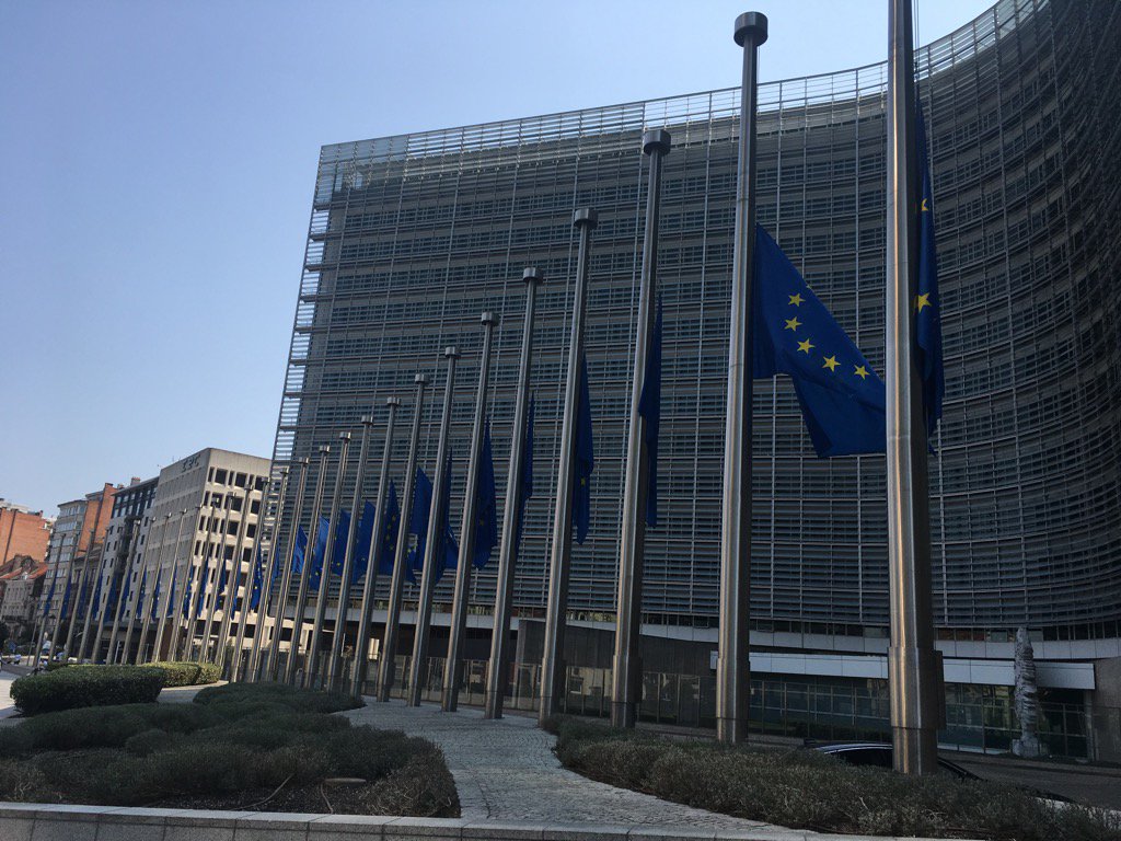 Πένθος στην Ευρώπη για την Ελλάδα – μεσίστιες οι σημαίες στην Κομισιόν