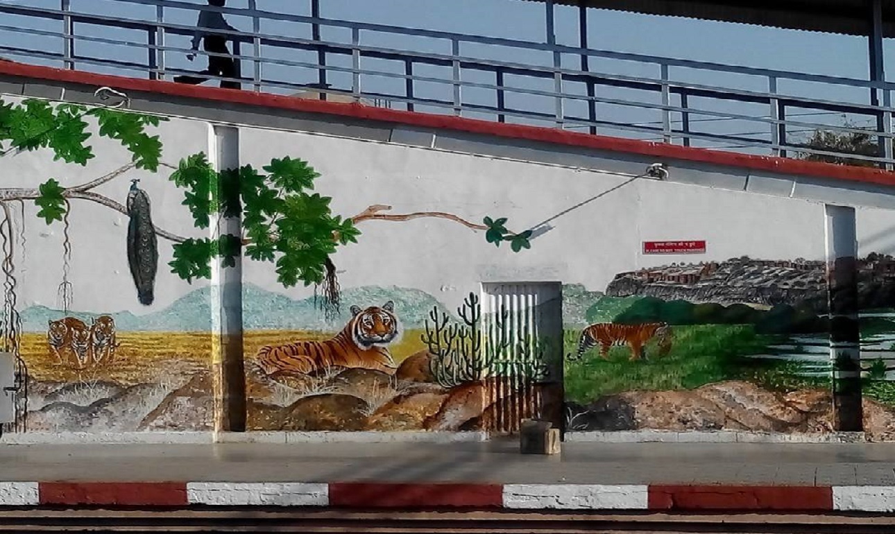 Πώς αλλάζουν όψη οι κατεστραμμένοι σιδηροδρομικοί σταθμοί της Ινδίας