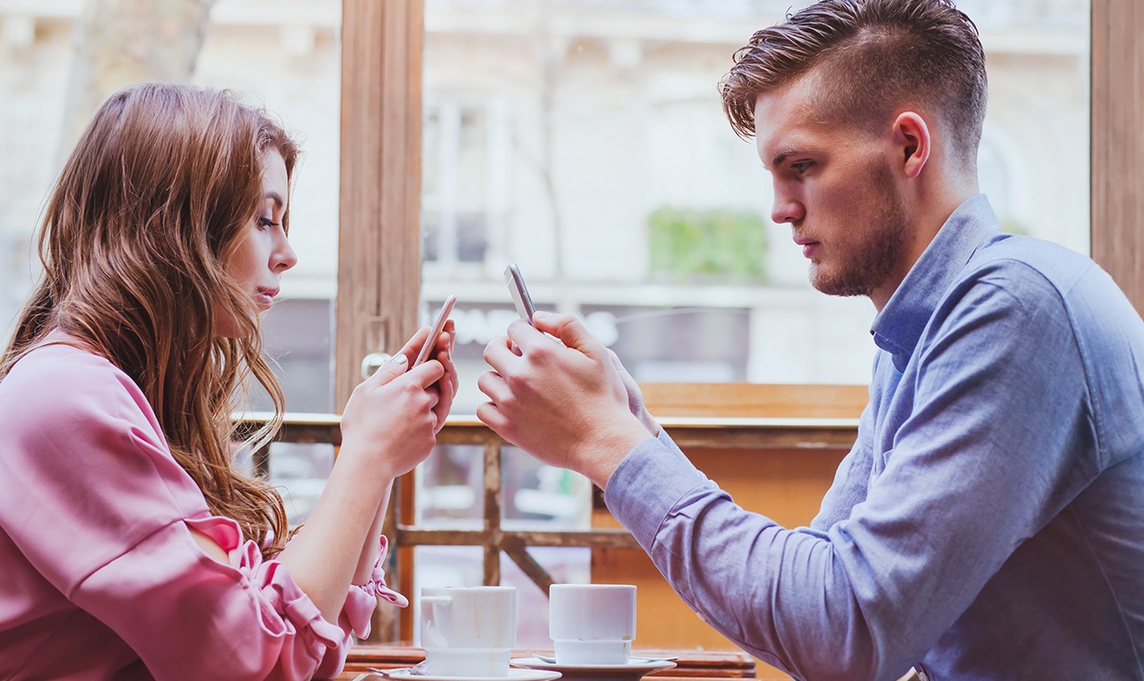 Θα αντέχατε σε εστιατόριο χωρίς το κινητό σας;