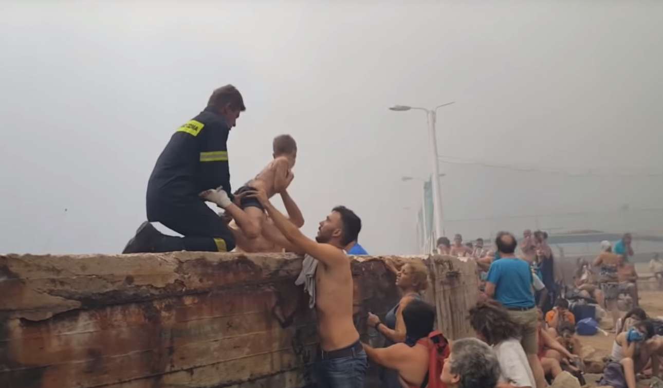 Νέο βίντεο ντοκουμέντο από το Μάτι – η δραματική διάσωση παιδιών