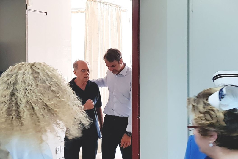 Ο Μητσοτάκης στον «Ευαγγελισμό», επισκέφθηκε τους τραυματισμένους από την πυρκαγιά