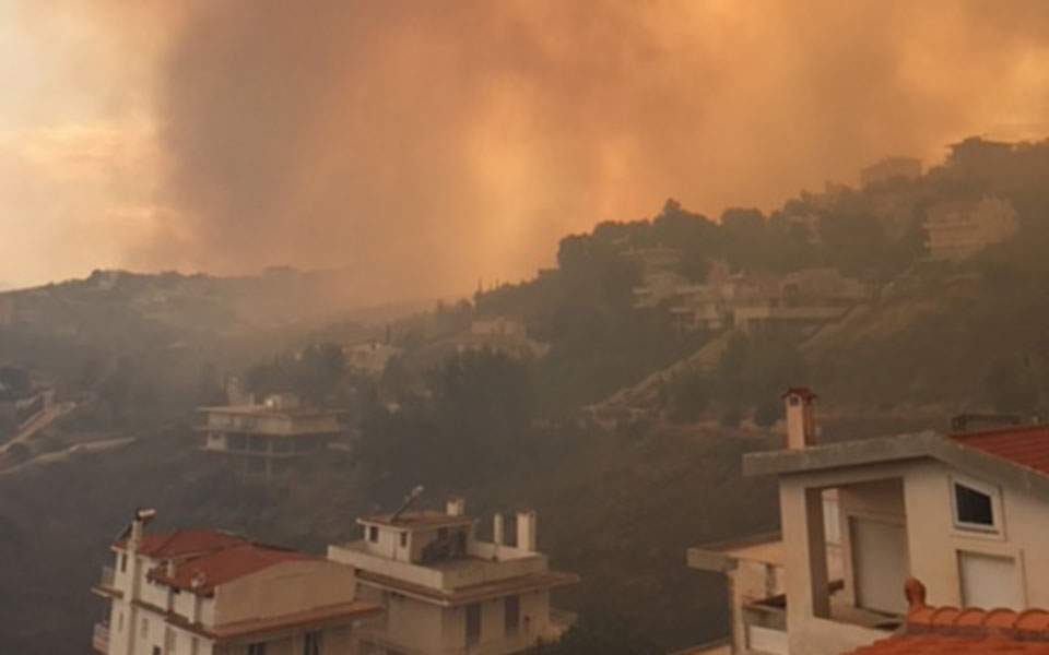 Μεγάλη φωτιά και στην Πεντέλη