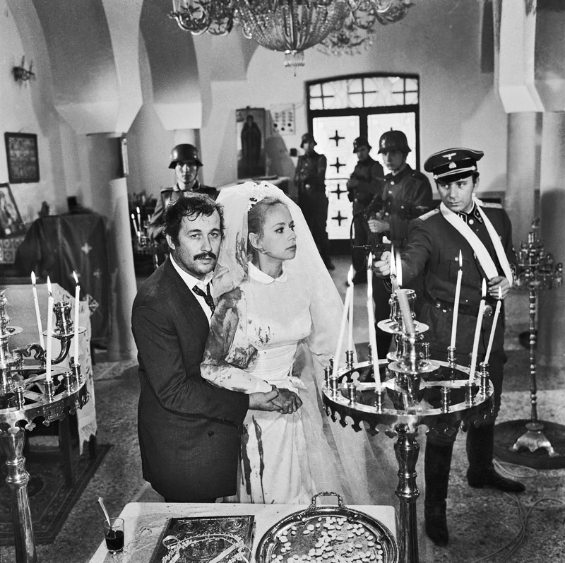 Κι άλλος γάμος με τον Παπαμιχαήλ, απλώς λίγο πιο ματωμένος. Στο «Υπολοχαγός Νατάσσα» (1970) που έκοψε 751.117 εισιτήρια στην πρώτη προβολή και είναι το πιο εμπορικό φιλμ στην ιστορία του ελληνικού κινηματογράφου