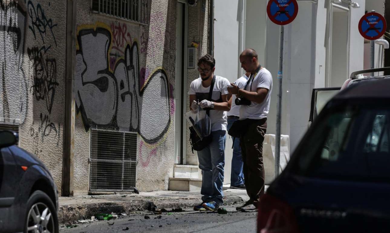 Επίθεση με μολότωφ – η δεύτερη σε δύο ημέρες – κοντά στην κατοικία του Αλέκου Φλαμπουράρη