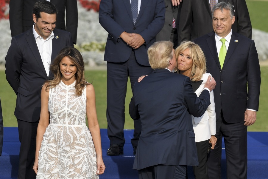 Η… προνομιακή θέση Τσίπρα δίπλα σε Μελάνια και Τραμπ [εικόνες&βίντεο]