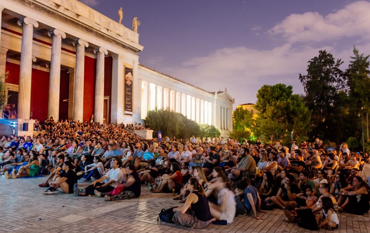Οργή Καμίνη για τους μπαχαλάκηδες και τα απομεινάρια μιας νύχτας