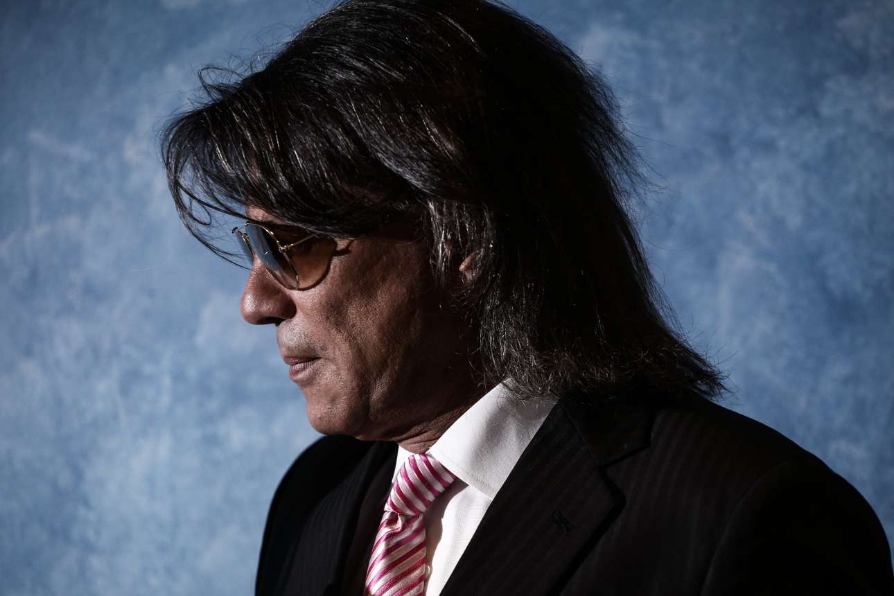 Ψινάκης στο Instagram: «Σε όλους σκύβω το κεφάλι…»