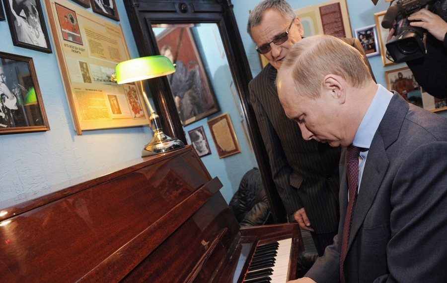 Η αυλή του προέδρου Πούτιν είναι ένα τάλεντ σόου αξιώσεων!