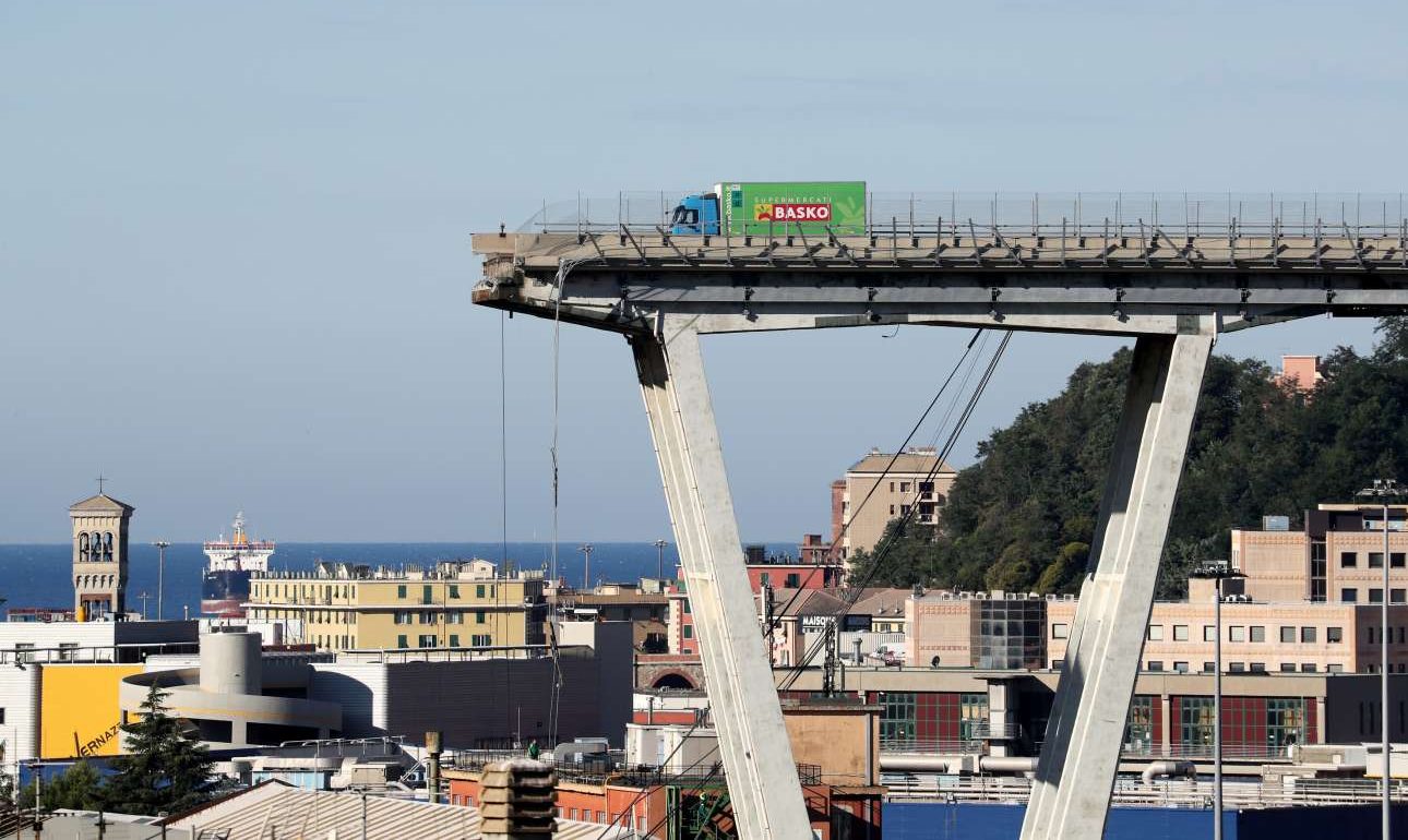 Βίντεο-ντοκουμέντο: Η στιγμή που καταρρέει η γέφυρα στη Γένοβα