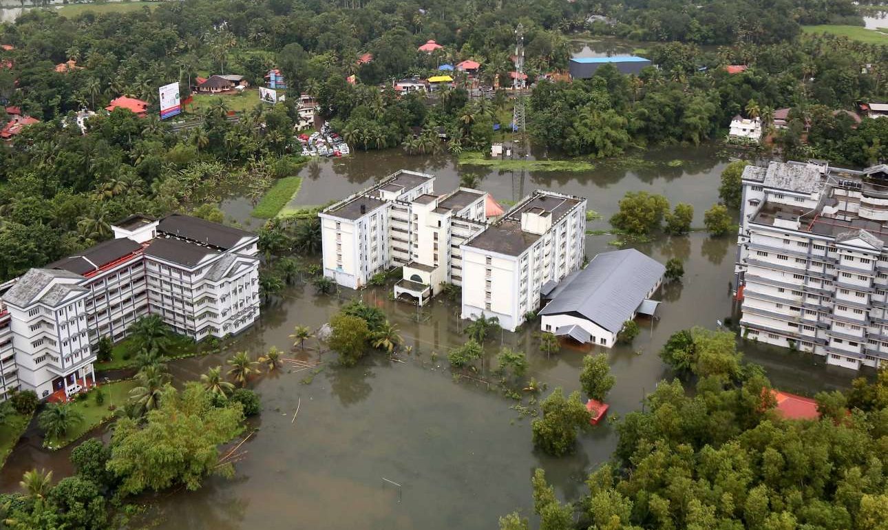 Εθνική τραγωδία στην Ινδία: Ξεπερνούν τους 400 οι νεκροί από τις πλημμύρες