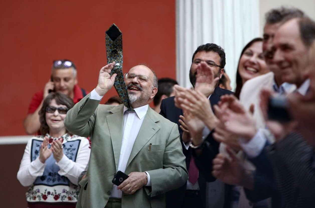 Ξυδάκης: «Αλέξη, ανανέωση δεν γίνεται με υλικά από κατεδαφίσεις»