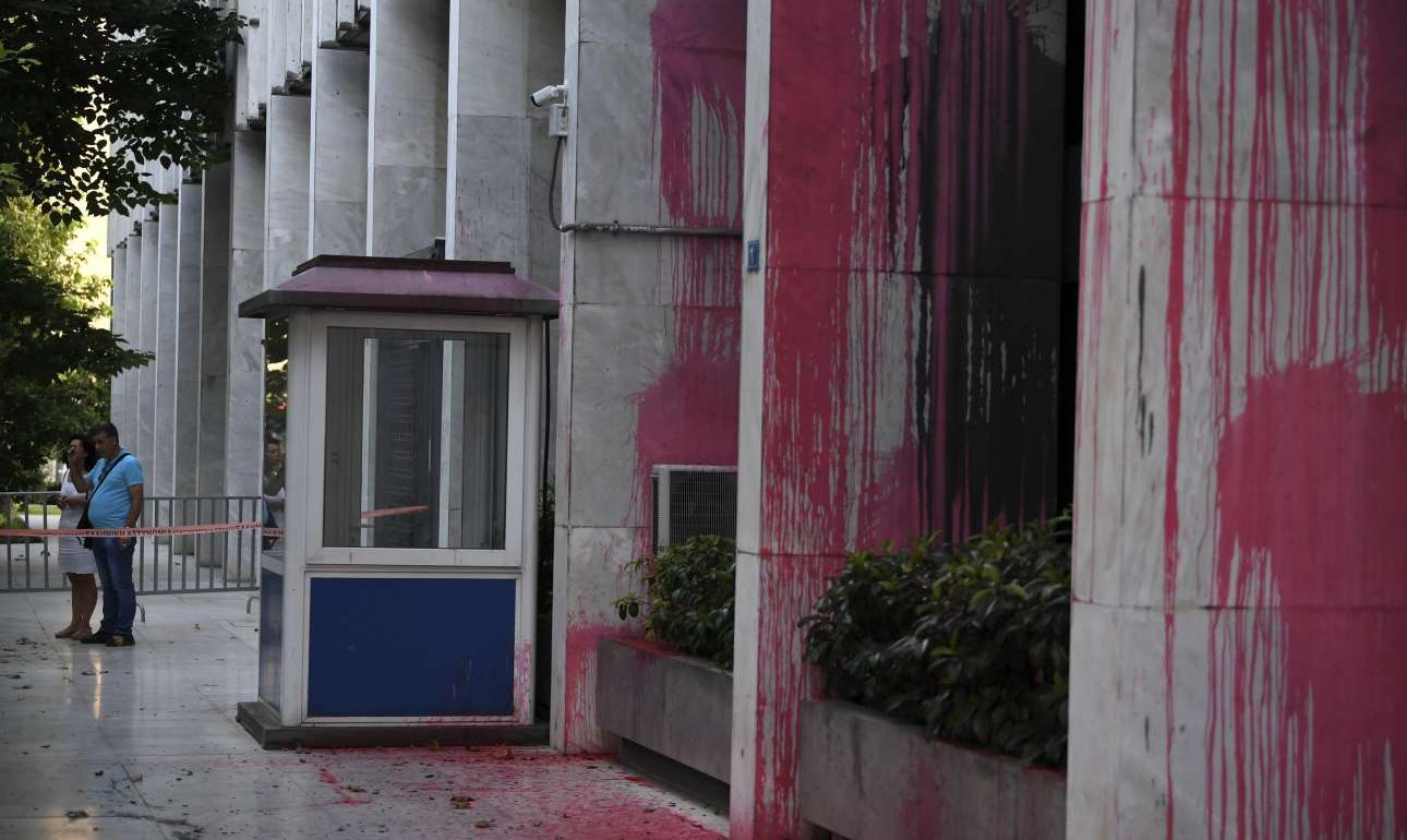 Ταυτοποιήθηκαν δύο μέλη του Ρουβίκωνα από την επίθεση στο ΥΠΕΞ