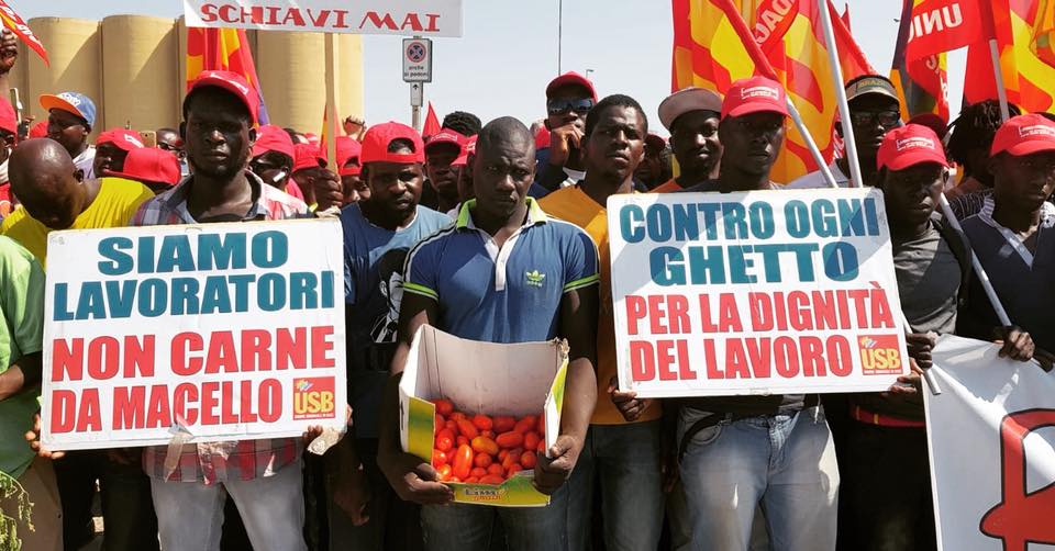 Οι Αφρικανοί στη Φότζια: Δεν είμαστε σκλάβοι! Είμαστε εργάτες!