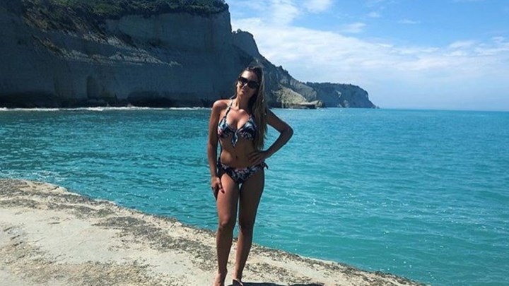 Η κόρη του Ζάεφ μετά τη Χαλκιδική, κάνει διακοπές στην Κέρκυρα