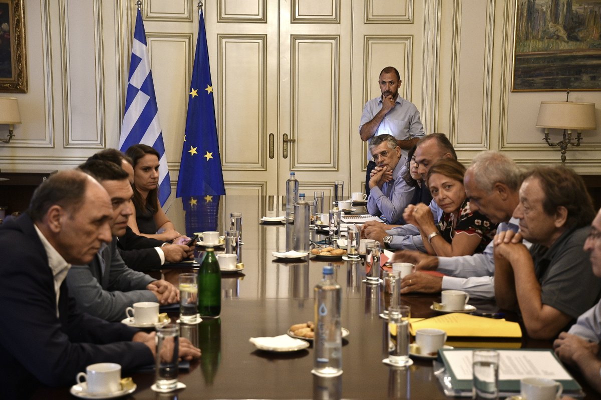 Ο Τσίπρας δέχτηκε πυρόπληκτους από το Μάτι και τον Νέο Βουτζά στο Μαξίμου