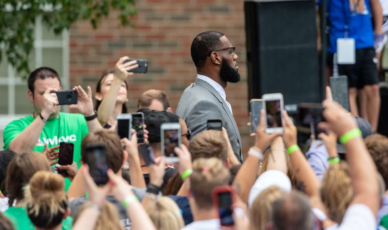 Ο Λεμπρόν Τζέιμς ταπώνει τον Τραμπ!