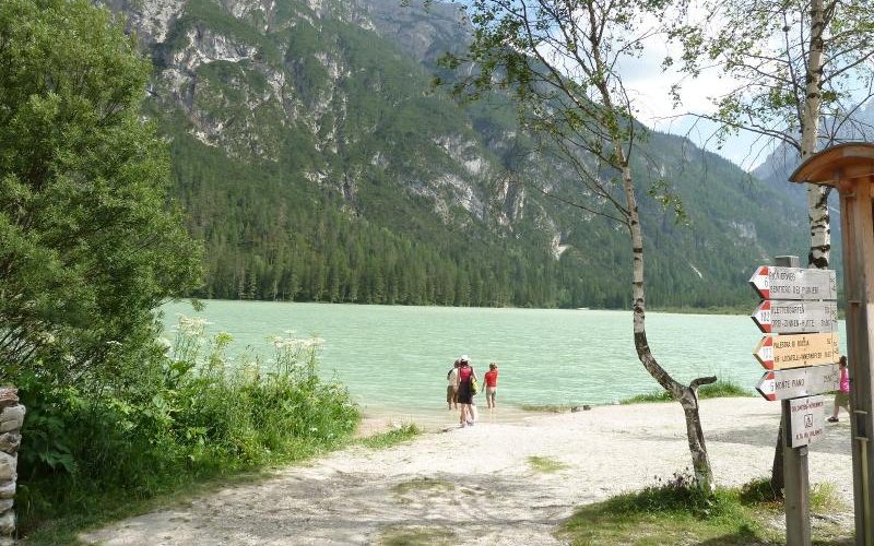 Οι Ιταλοί μετατρέπουν μια «χειμωνιάτικη» λίμνη σε παραλία