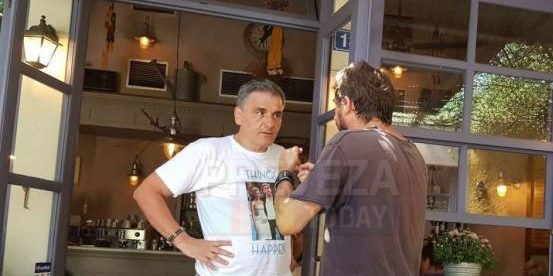 Ευκλείδης Τσακαλώτος και Σκάρλετ Γιοχάνσον επιτέλους μαζί… (σε μπλουζάκι) [εικόνες&βίντεο]