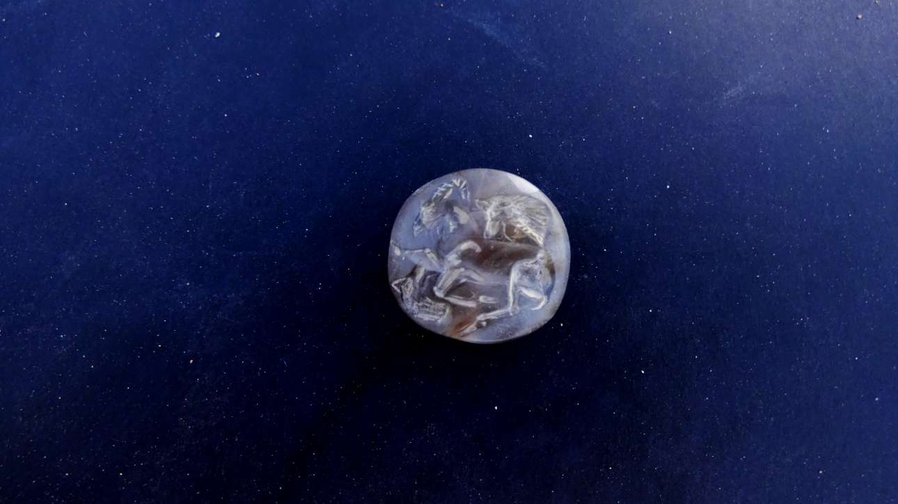 Μοναδικής αξίας ευρήματα σε προϊστορικό νεκροταφείο στο Αλιβέρι