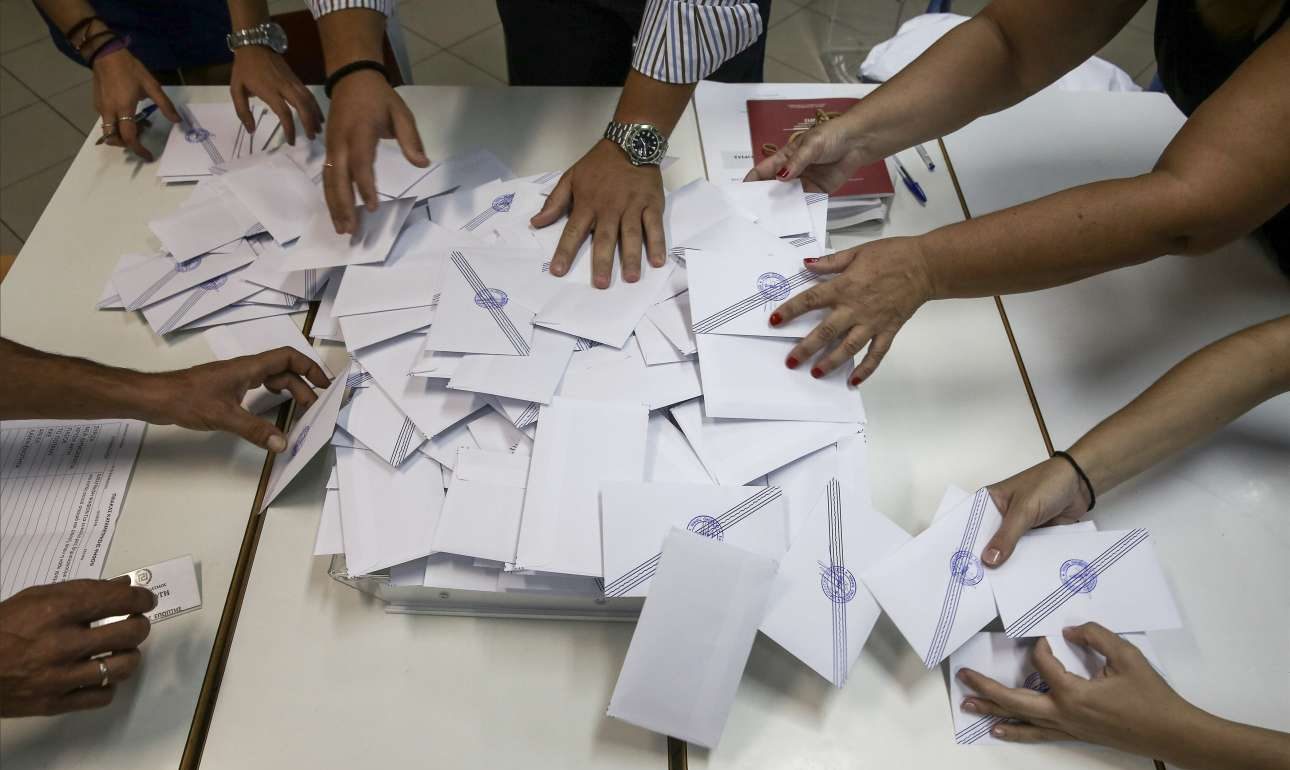 Προβάδισμα της ΝΔ με 5,5 μονάδες δείχνει νέα δημοσκόπηση