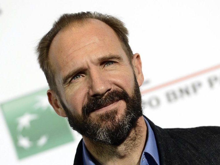 Αληθινό φίδι έκλεψε την παράσταση από τον Ραλφ Φάινς