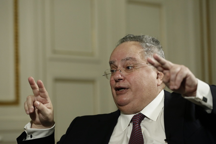 Οικογενειακώς όμηροι του Κοτζιά, λένε στην «Athens Review of Books»