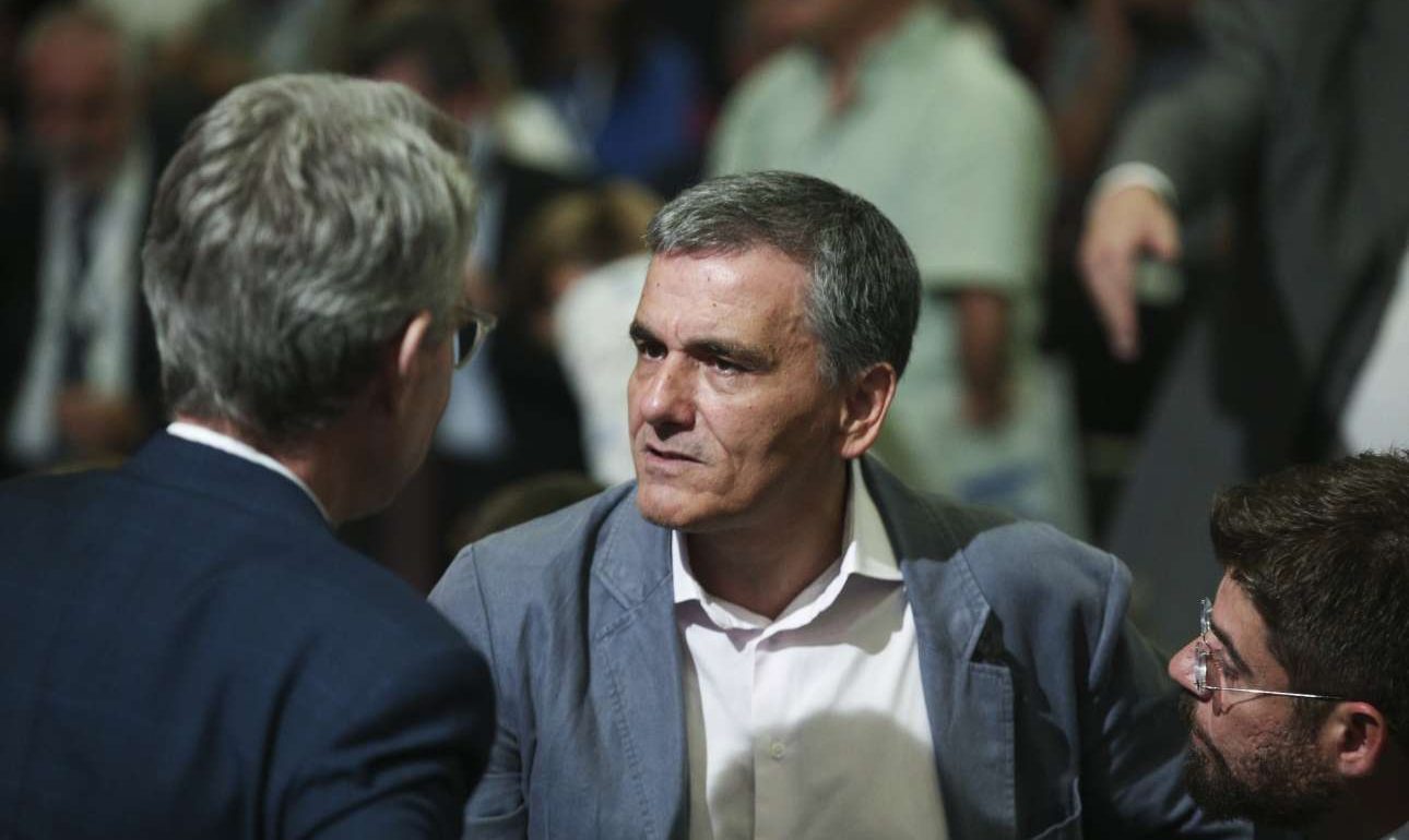 Τσακαλώτος για τις μειώσεις των συντάξεων: «Θέμα πειθούς, όχι επιβολής»