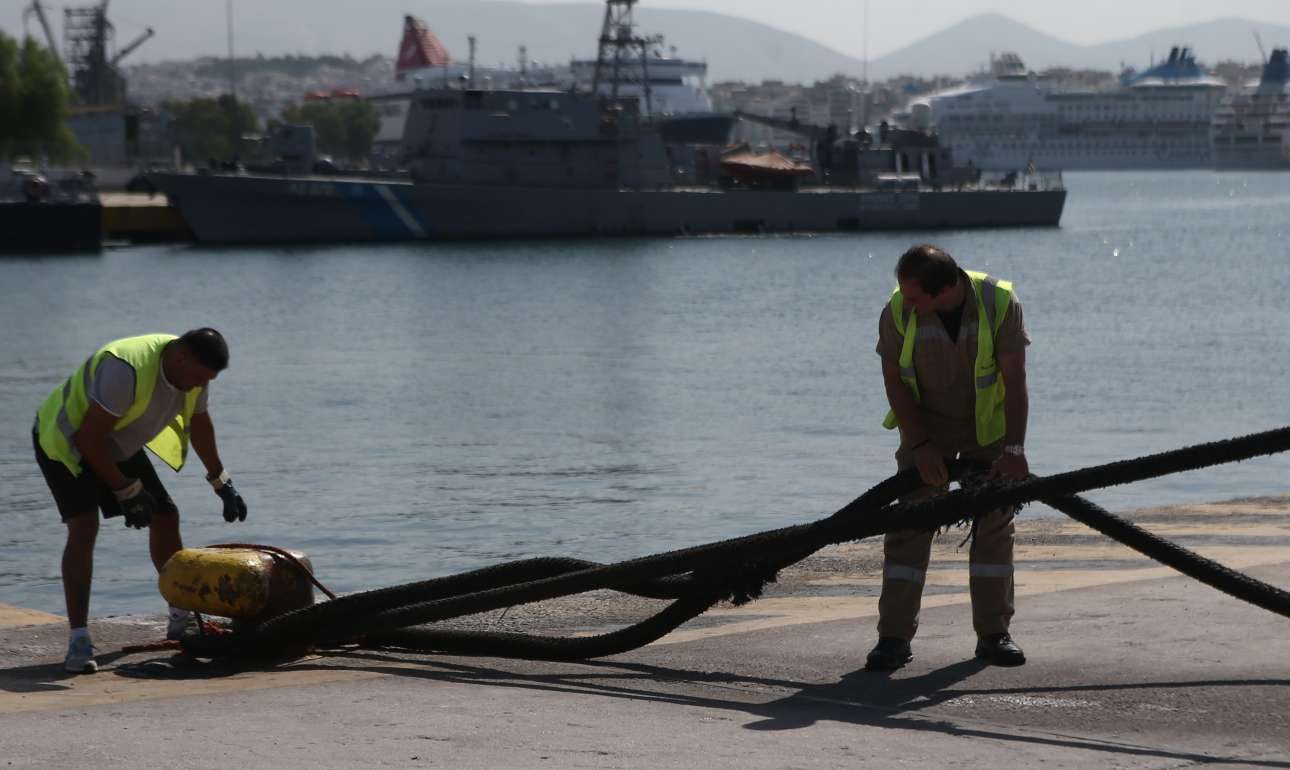 Δεμένα και την Τρίτη τα πλοία στα λιμάνια – Νέα 24ωρη από την ΠΝΟ