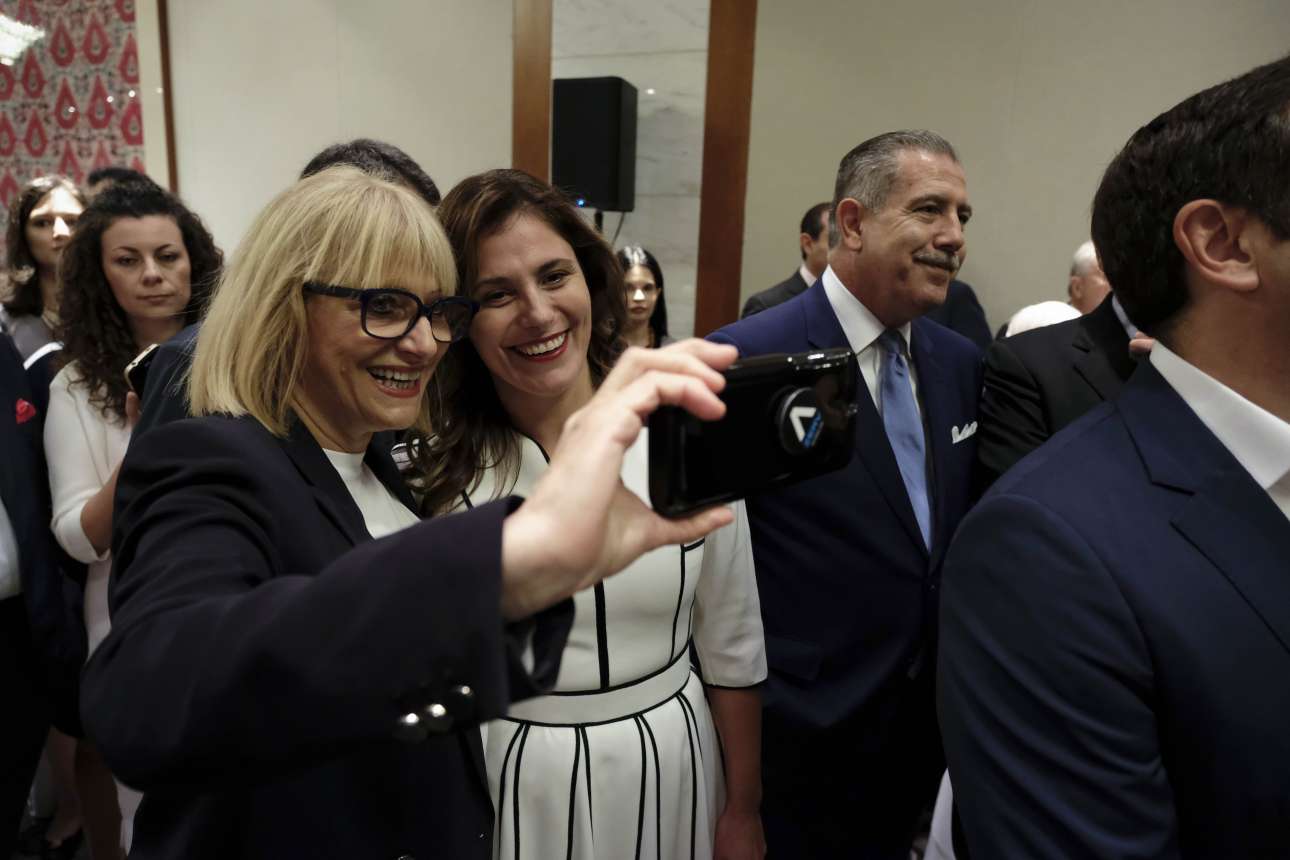 Τι έκανε η Μπέτυ Μπαζιάνα στη Νέα Υόρκη; [εικόνες]