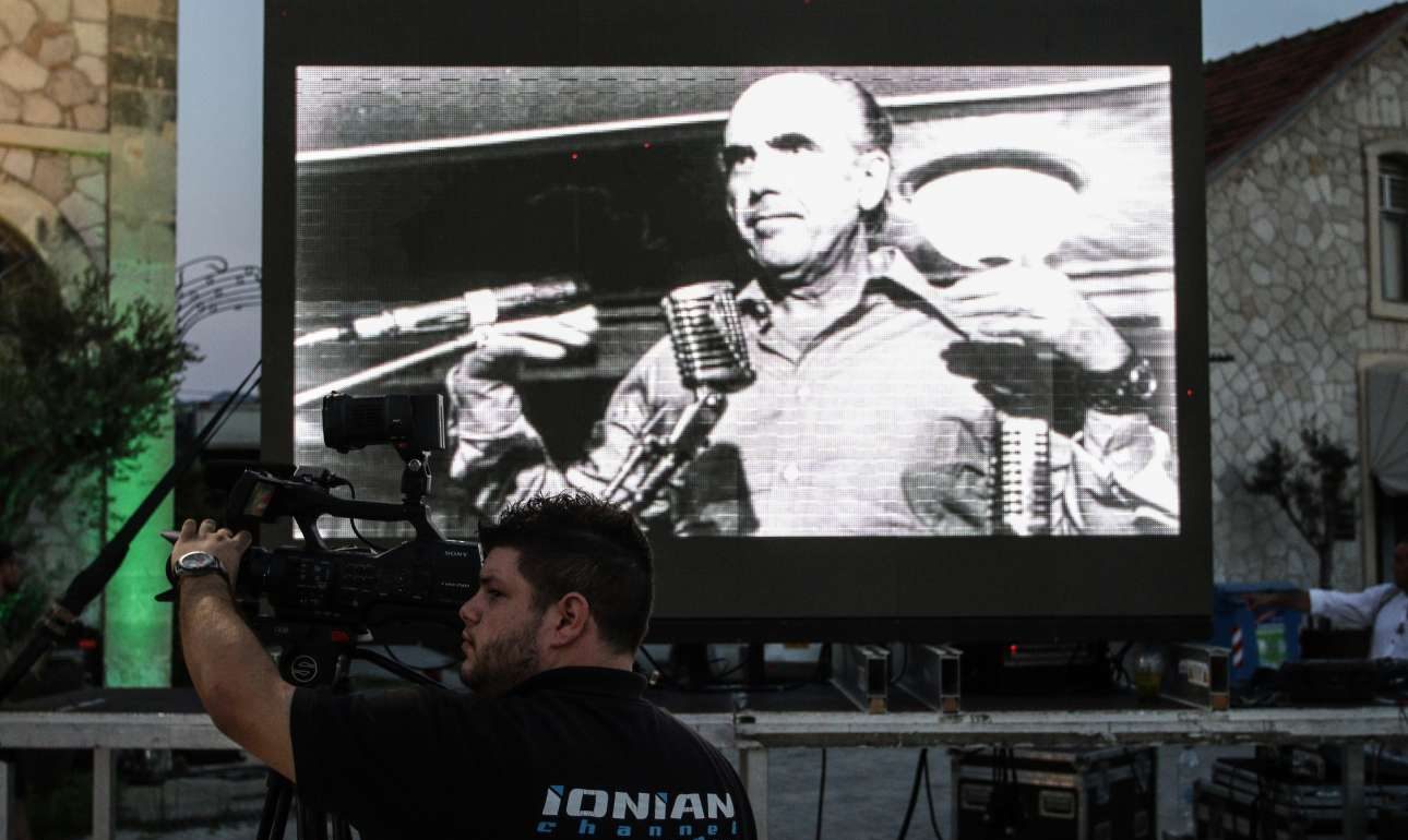 ΠΑΣΟΚ 44 ετών: Μεσήλικας σε παρακμή…