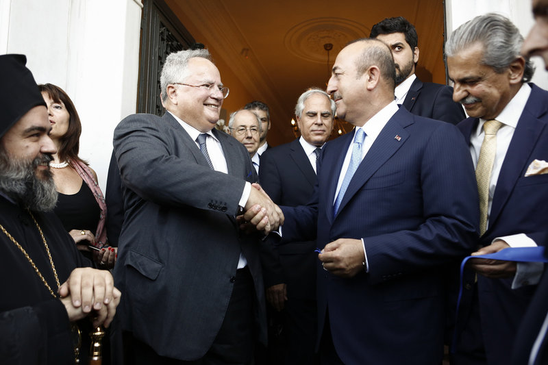 Τσαβούσογλου-Κοτζιάς: Xαμόγελα και… μπηχτές για τους Οκτώ στα εγκαίνια του προξενείου