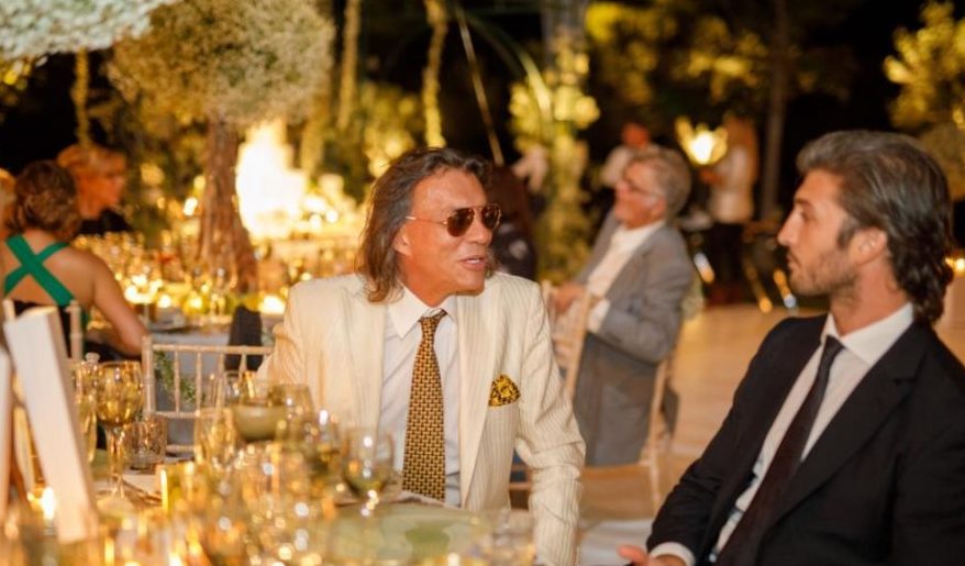 Ο Ψινάκης γλέντησε στον «γάμο της χρονιάς», ξεχνώντας τους νεκρούς στο Μάτι