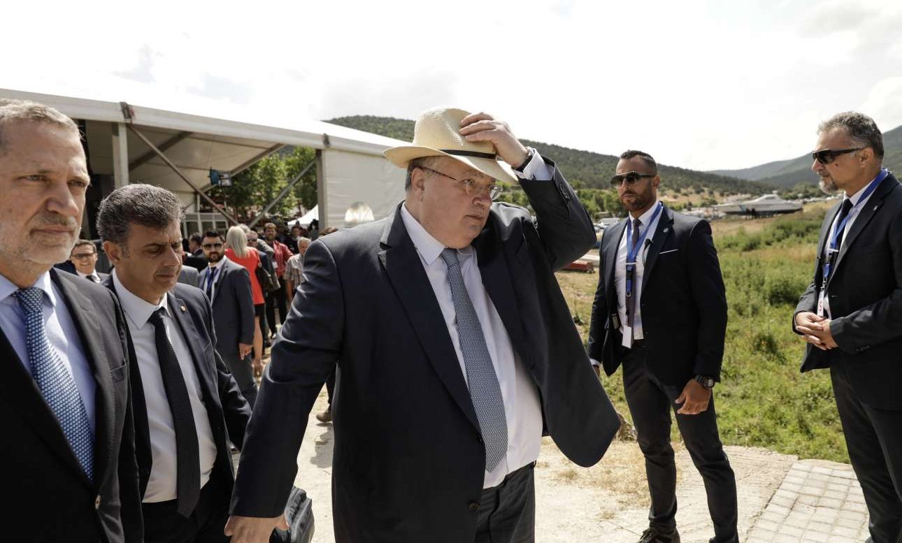 Το χρονικό της παραίτησης Κοτζιά και της… υπουργοποίησης Τσίπρα