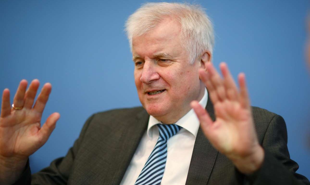 Ανάβει φωτιές ο Ζεεχόφερ: Καλύτερα να κυβερνούσαν μόνιμα την Ελλάδα οι Βαυαροί