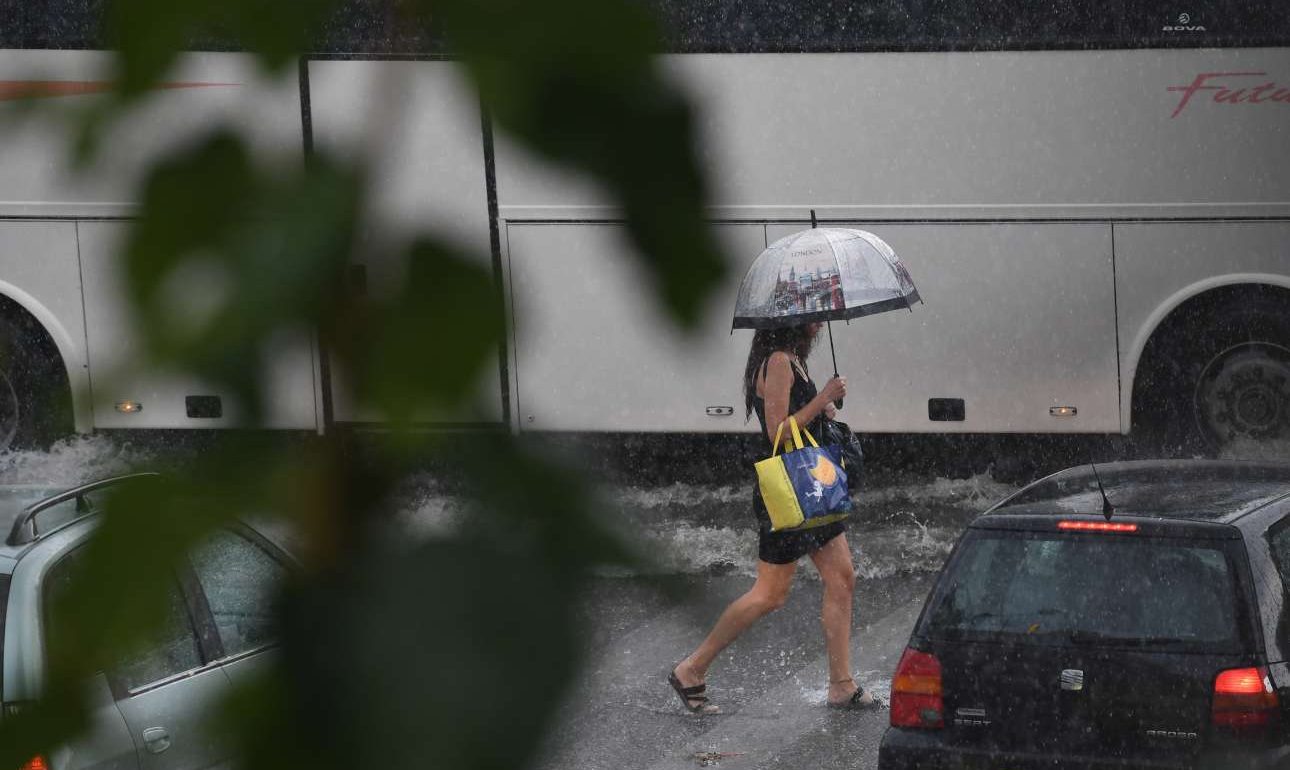 Βροχερός ο καιρός (και) την Τετάρτη – Πού θα εκδηλωθούν καταιγίδες