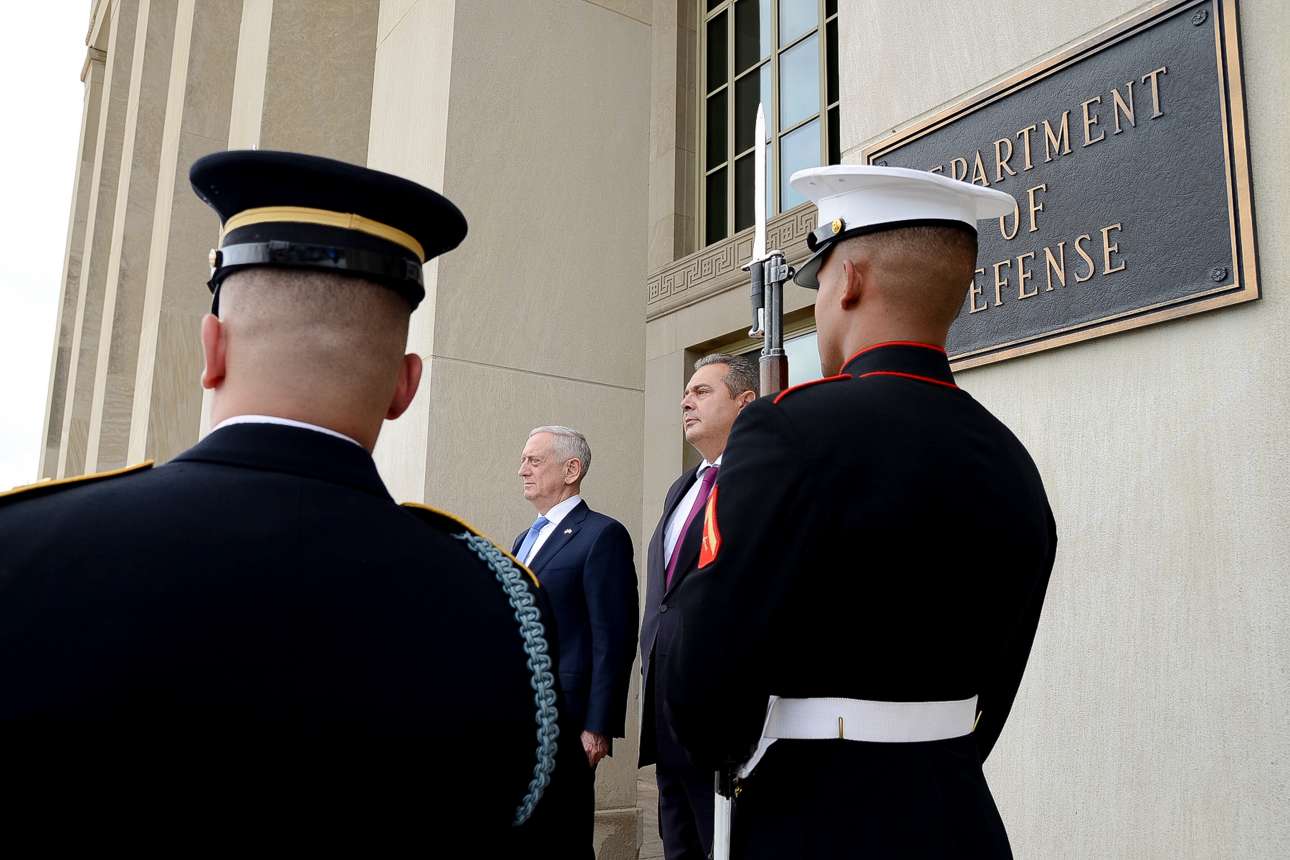 Από το Πεντάγωνο στην Κόκκινη Πλατεία ο Καμμένος