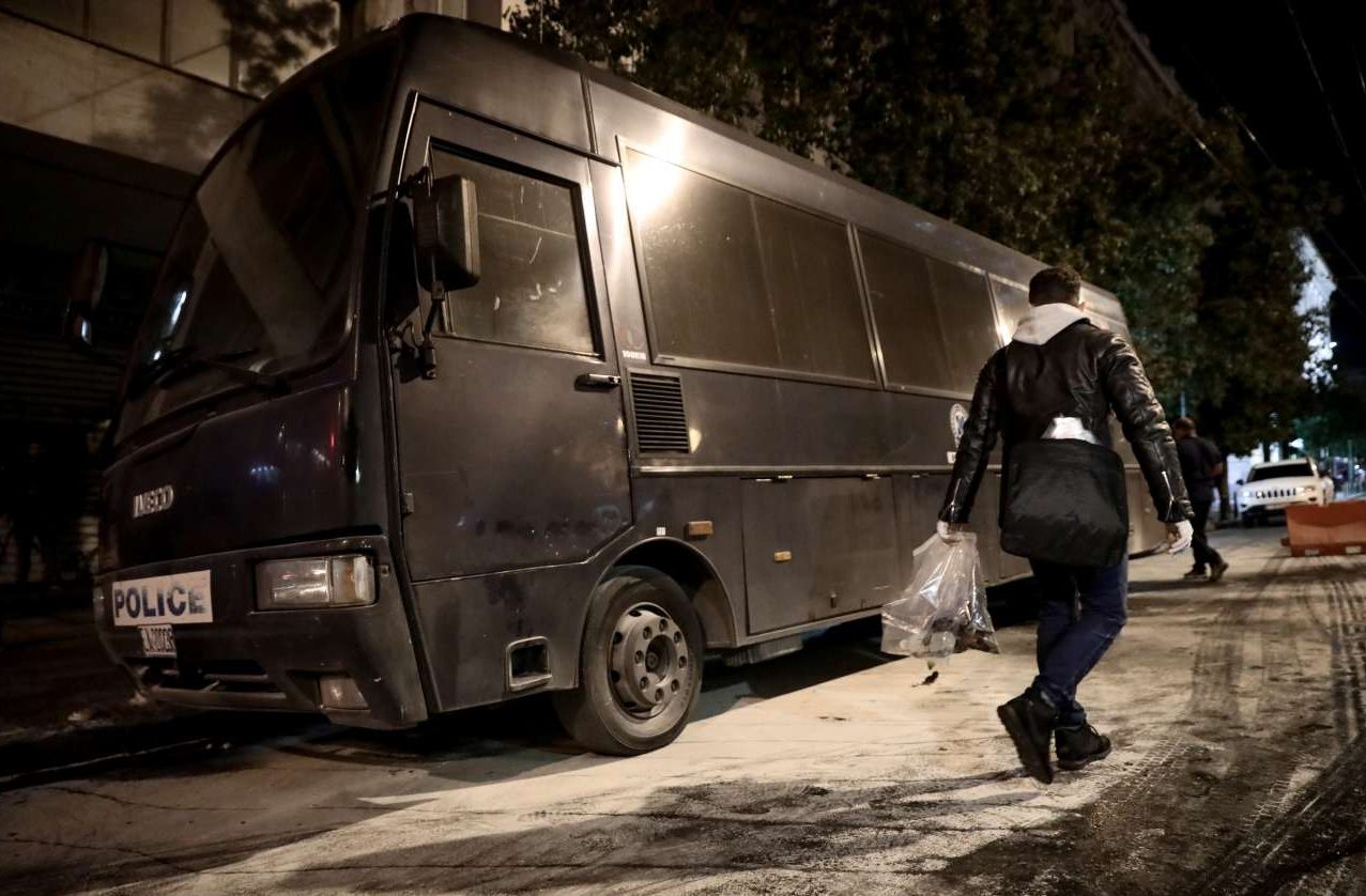 Θύελλα αντιδράσεων για την επίθεση στο Α.Τ. Ομόνοιας: «Ηθελαν νεκρό»