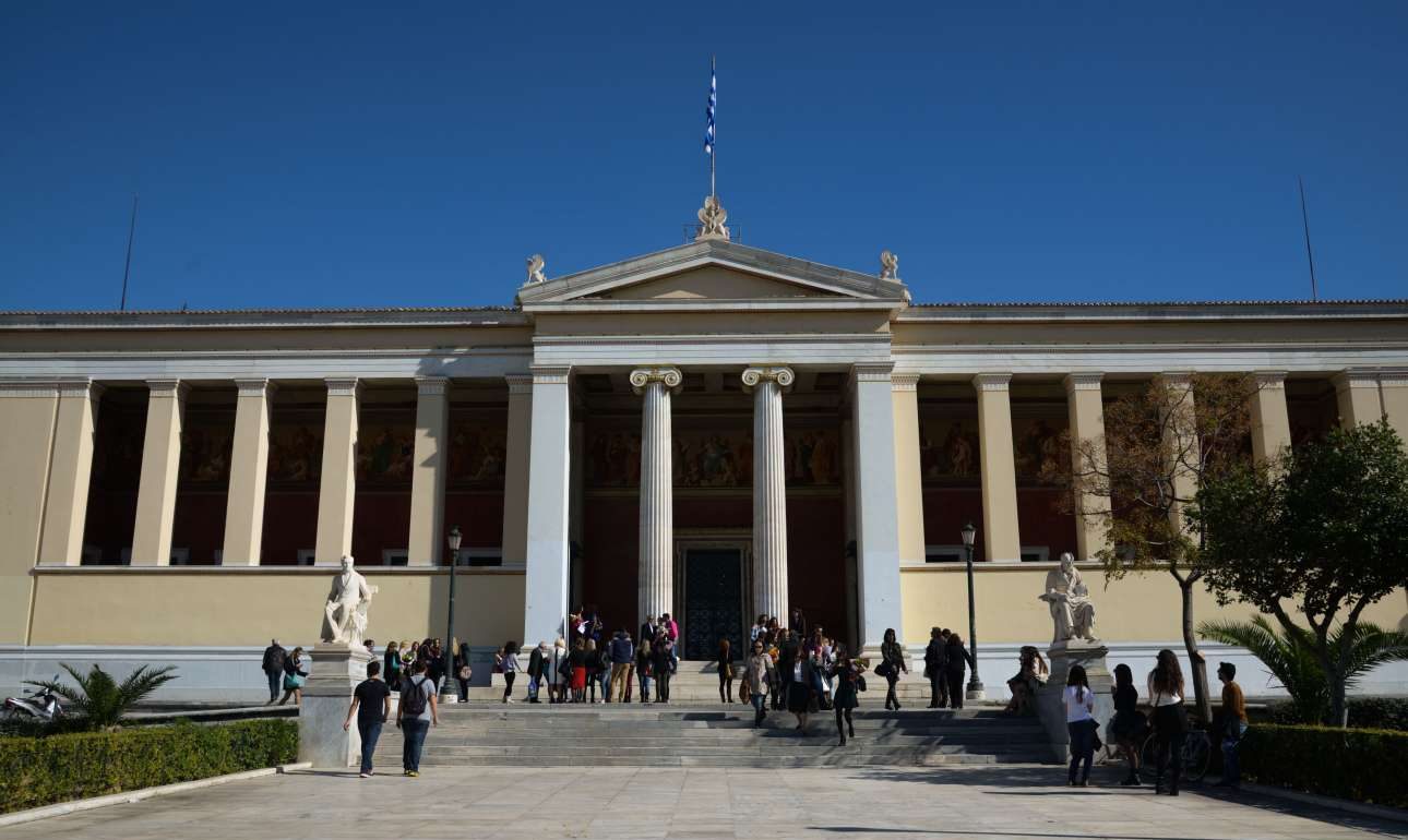 Φοιτητές εγκλώβισαν καθηγητές στη Σύγκλητο του Πανεπιστημίου Αθηνών