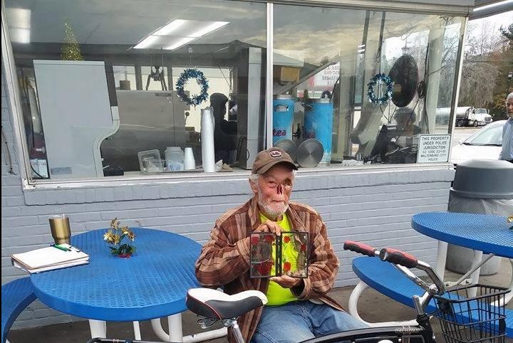 Εδιωξαν καρκινοπαθή από εστιατόριο επειδή η εικόνα του τρόμαζε τους πελάτες