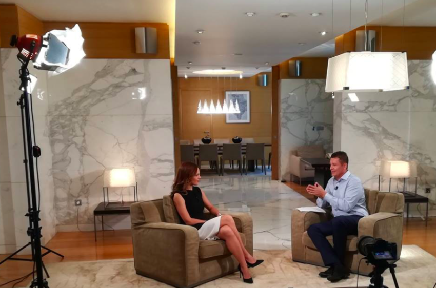 Η Αχτσιόγλου δηλώνει θύμα σεξισμού και δυσκολεύεται με τον όρο του αριστερού