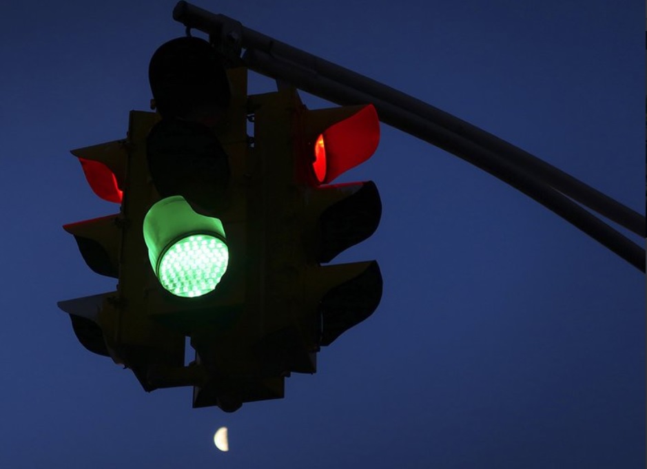 Τέλος στα κόκκινα φανάρια θέλει να βάλει η Ford