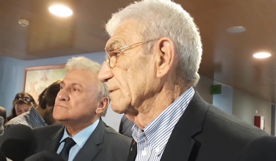 Συνάντηση Μπουτάρη – Ψωμιάδη με εκατέρωθεν αβρότητες και… ένα κουτί γλυκά [βίντεο]